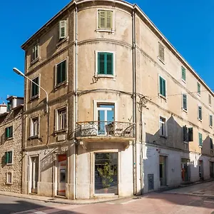 Queen Teuta In The Heart Of Historical Heritage Apartment Split